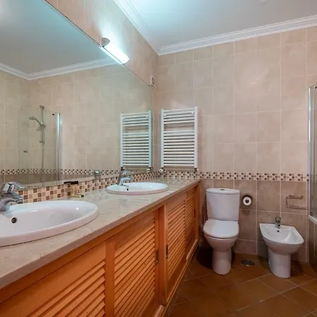 Acolhedora Vivenda Geminada D'el Rey *