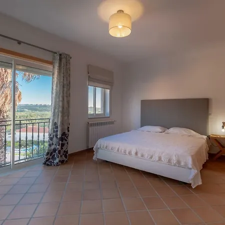 Acolhedora Vivenda Geminada D'el Rey *