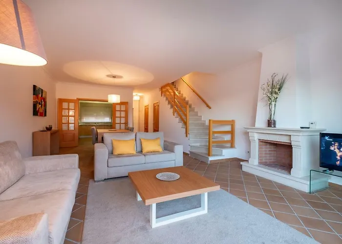 Casa de Férias Acolhedora Vivenda Geminada D'el Rey