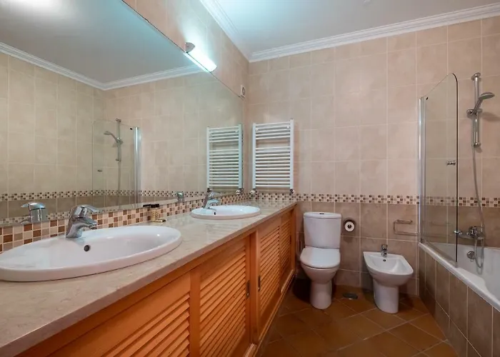 Acolhedora Vivenda Geminada D'el Rey *